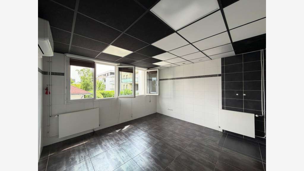 Vente bureau de 178m² PMR à Seyssinet-Pariset