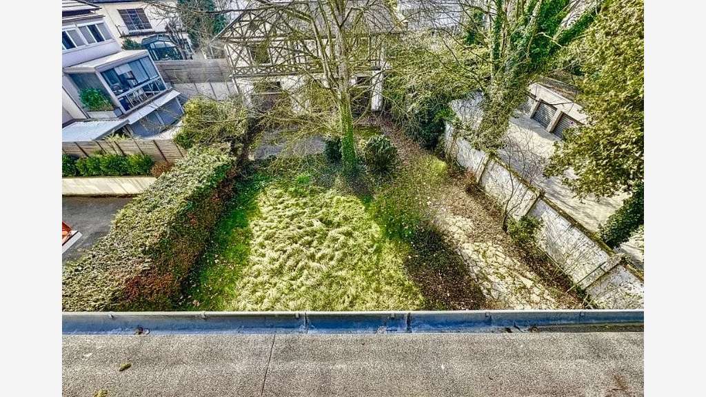 Cède locaux pro 366m² à Strasbourg Orangerie