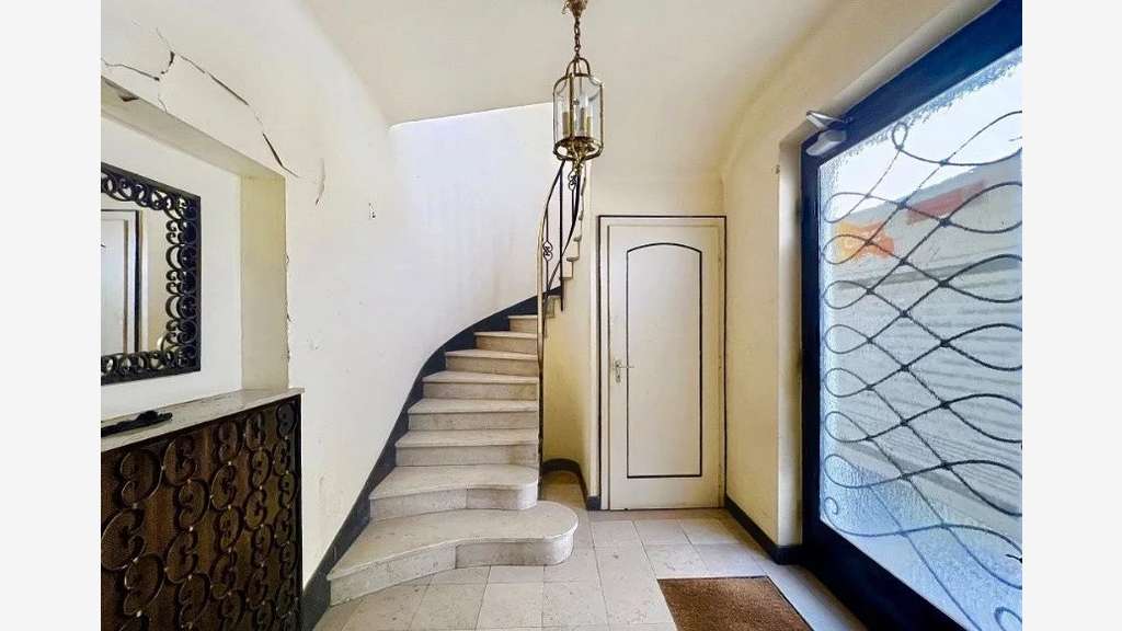 Cède locaux pro 366m² à Strasbourg Orangerie