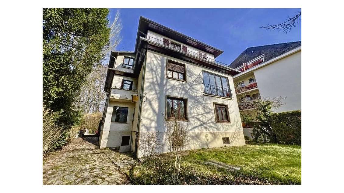 Cède locaux pro de 366m² à Strasbourg Orangerie