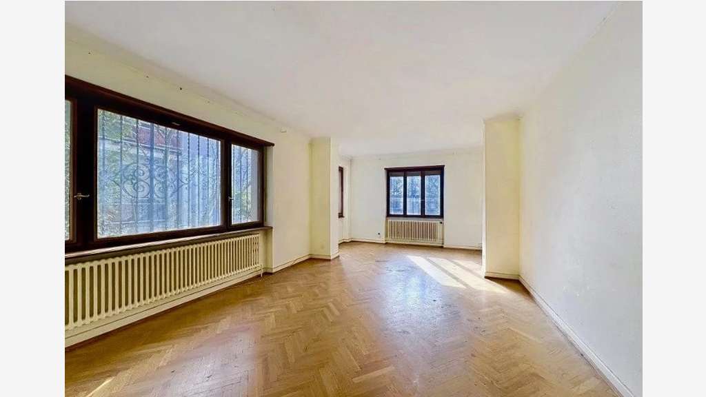 Cède locaux pro 366m² à Strasbourg Orangerie
