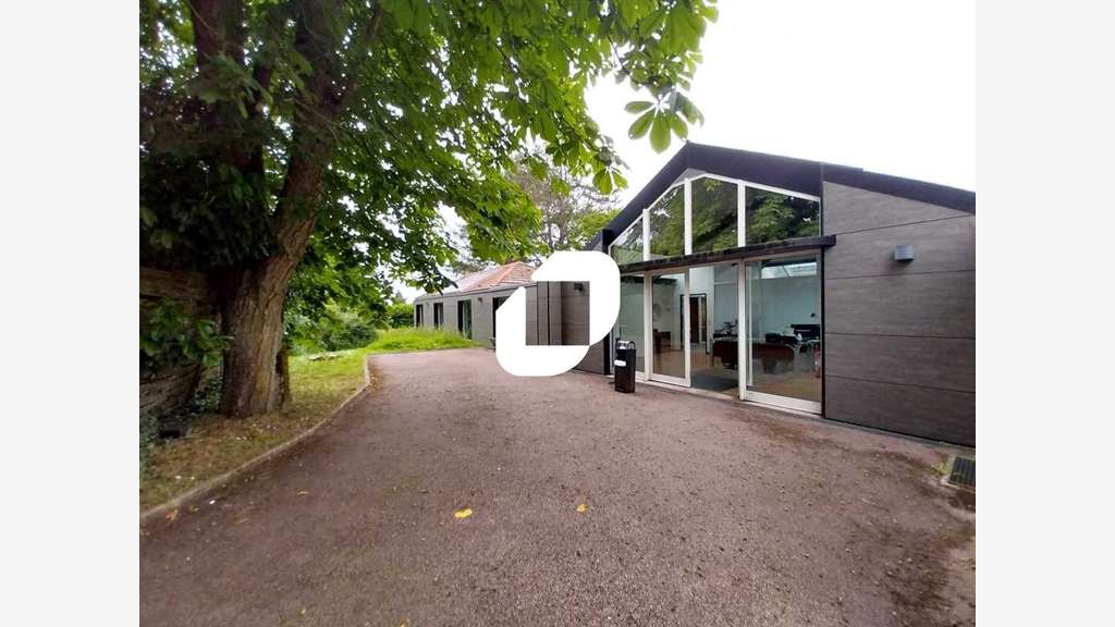Vente Bureaux 383m² Tacoignieres