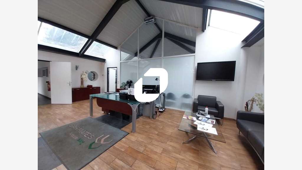 Vente Bureaux 383m² Tacoignieres
