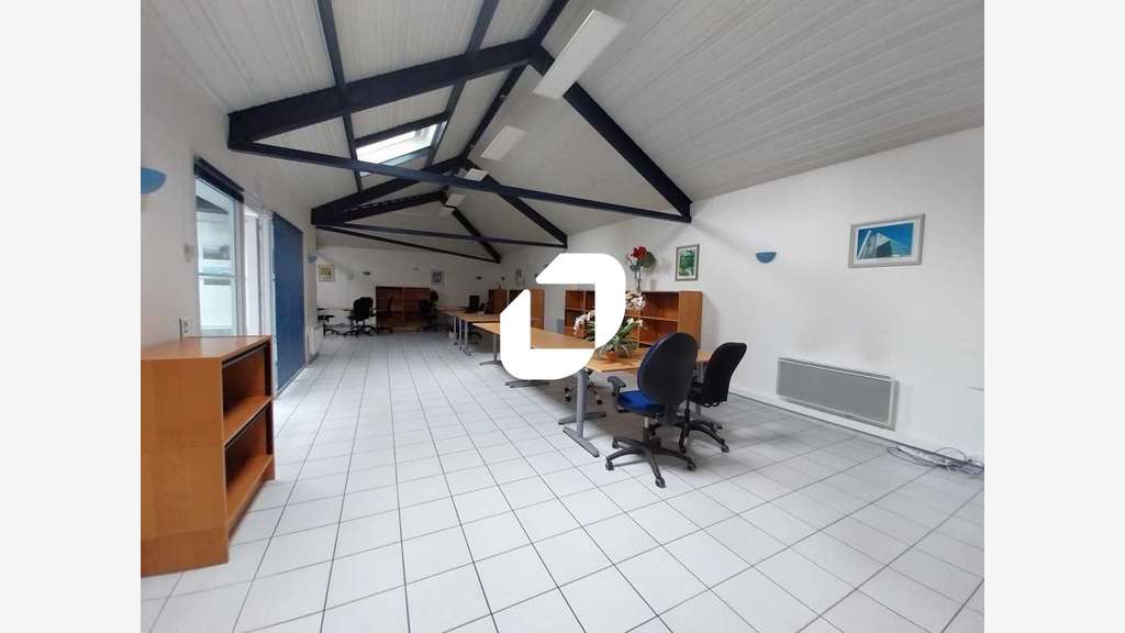 Vente Bureaux 383m² Tacoignieres