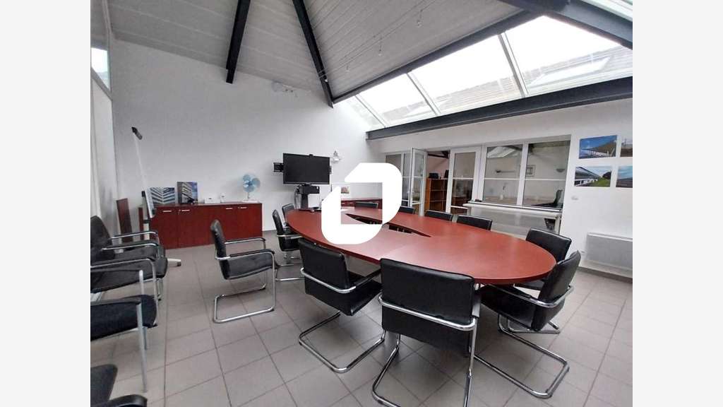 Vente Bureaux 383m² Tacoignieres