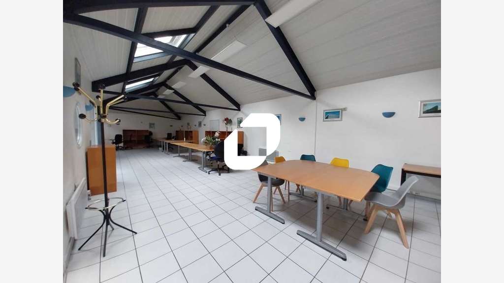 Vente Bureaux 383m² Tacoignieres