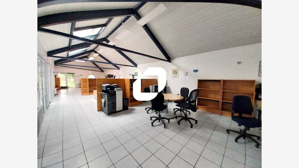 Vente Bureaux 383m² Tacoignieres