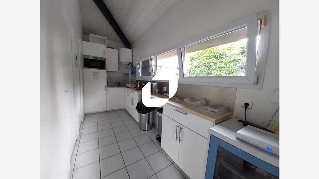 Vente Bureaux 383m² Tacoignieres