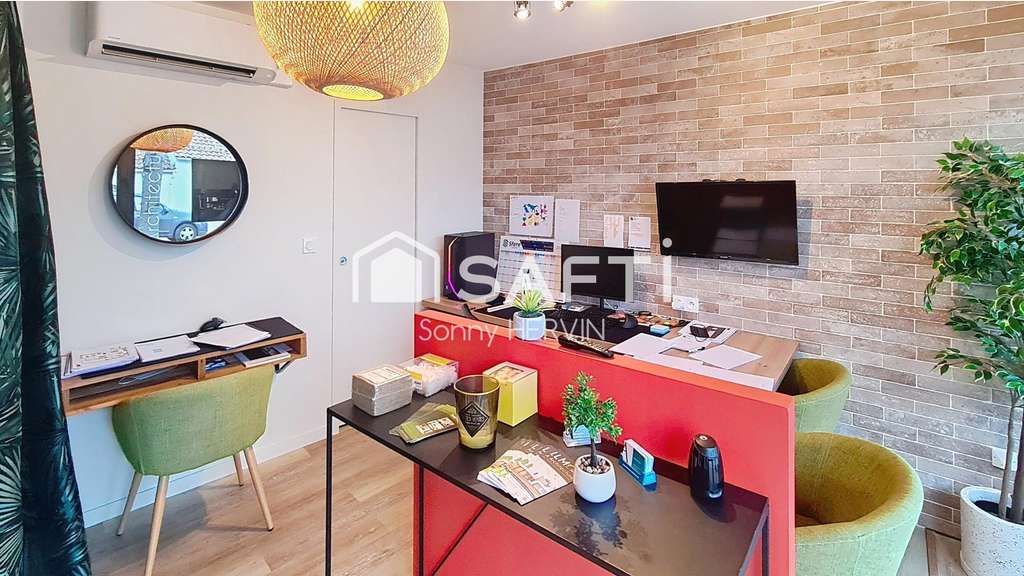 Vente local avec vitrine et cour 47m² à St Hilaire