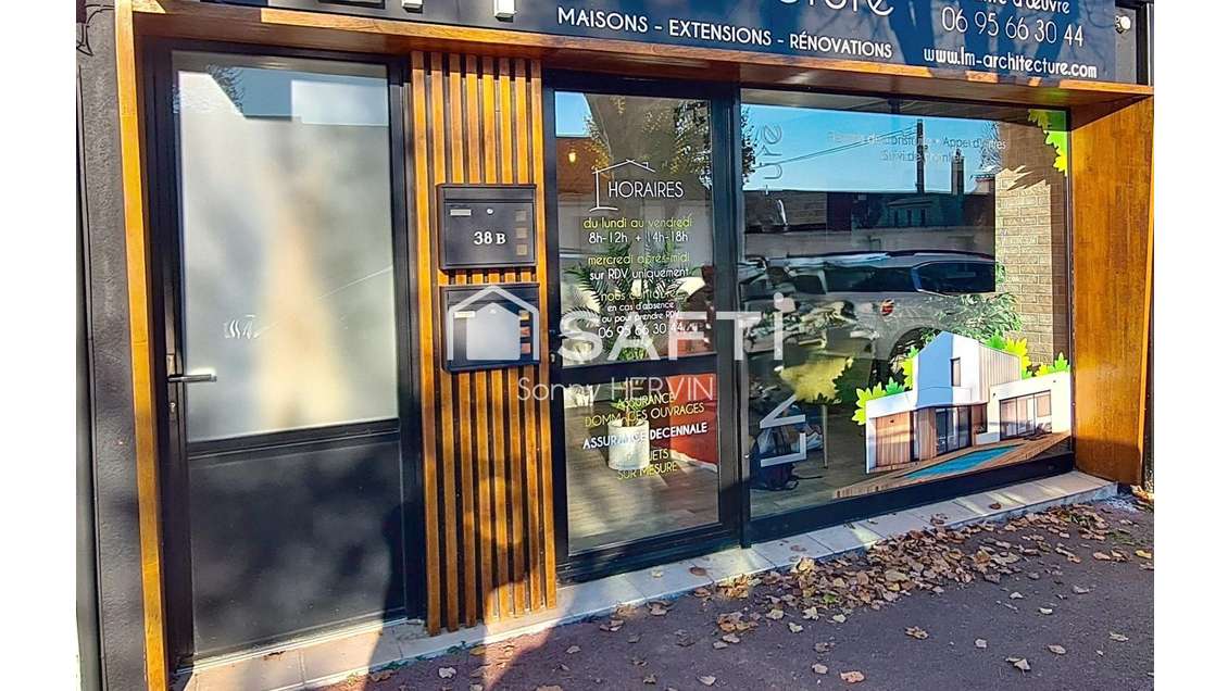 Vente local avec vitrine et cour 47m² à St Hilaire