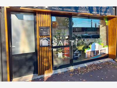 Vente local avec vitrine et cour 47m² à St Hilaire