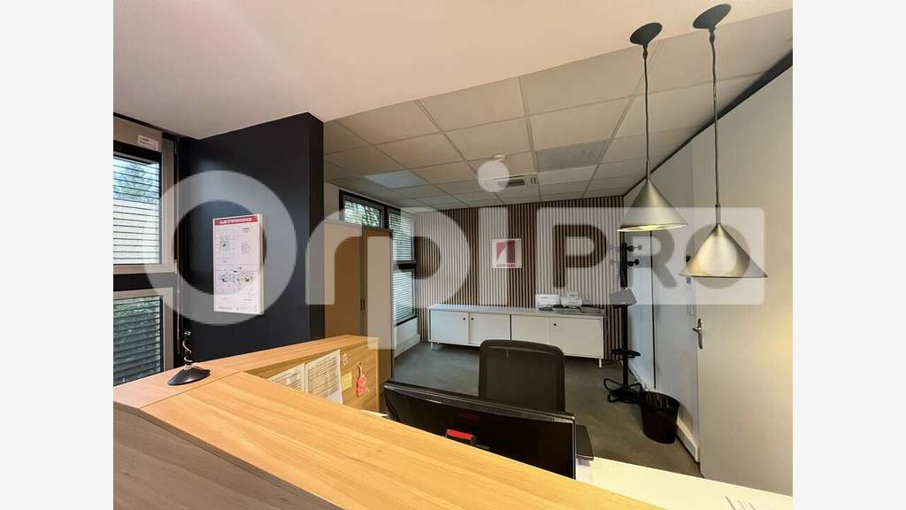 Bureaux 730m² à vendre à Torcy