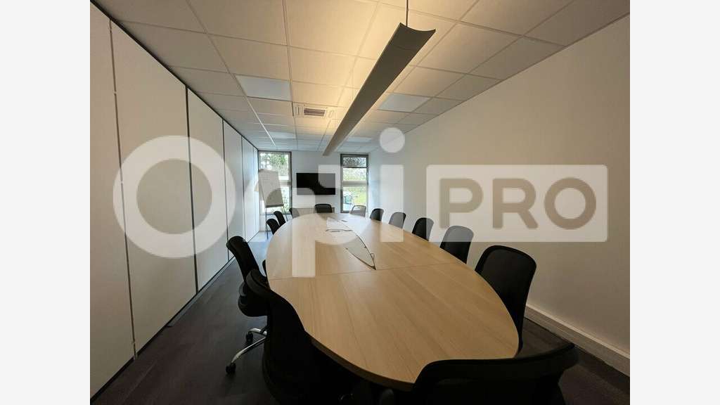 Bureaux 730m² à vendre à Torcy