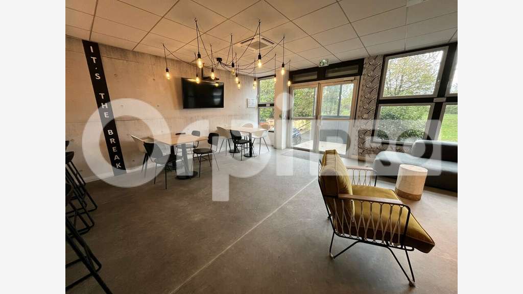 Bureaux 730m² à vendre à Torcy