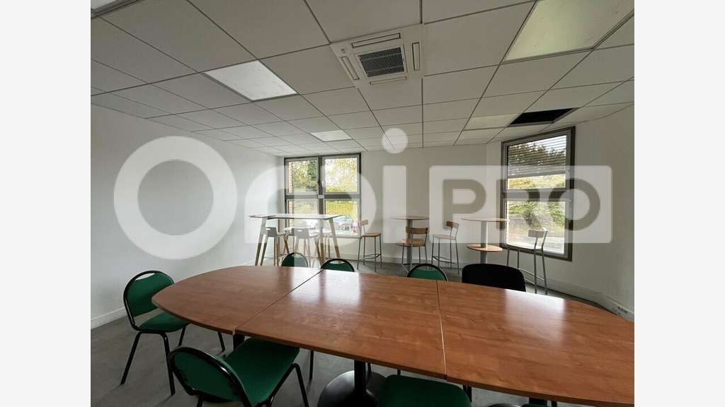 Bureaux 730m² à vendre à Torcy
