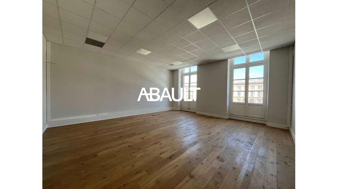 Bureaux 59m² à vendre à Toulouse place du Capitole