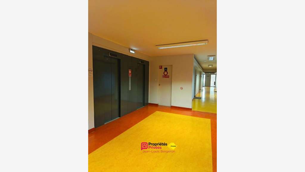 Exclusivité local professionnel à Tours Rabelais