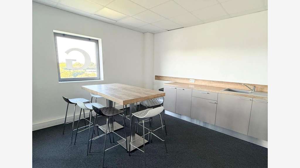 Bureaux climatisés 145m² à vendre à Tresses