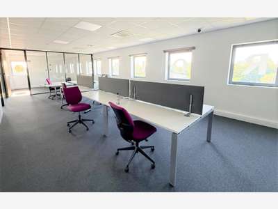 Bureaux climatisés 145m² à vendre à Tresses