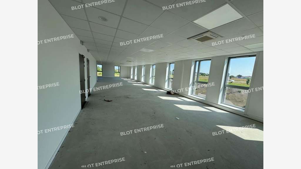 A vendre bureaux neufs 520m² à Vallet