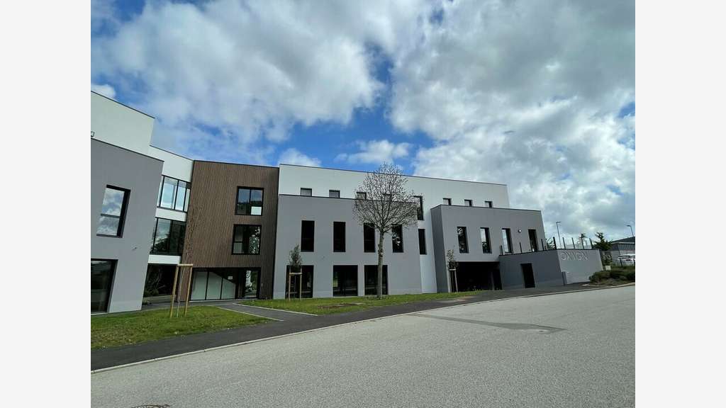 AV bureaux bruts 115m² avec terrasse à Vannes