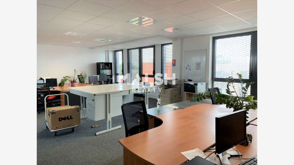Bureaux à louer et à vendre 340m² à Vaulx-en-Velin