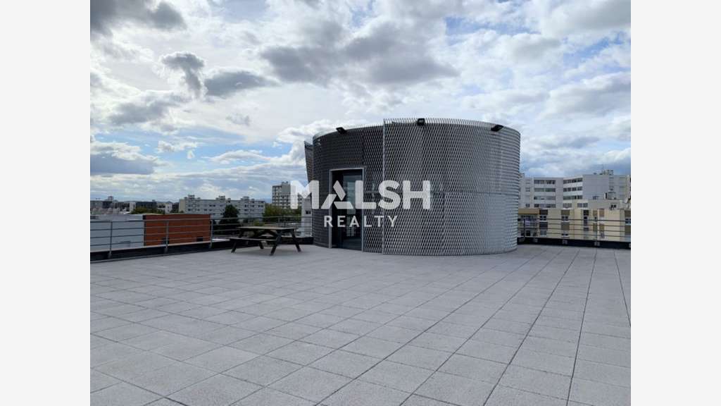 Bureaux à louer et à vendre 340m² à Vaulx-en-Velin