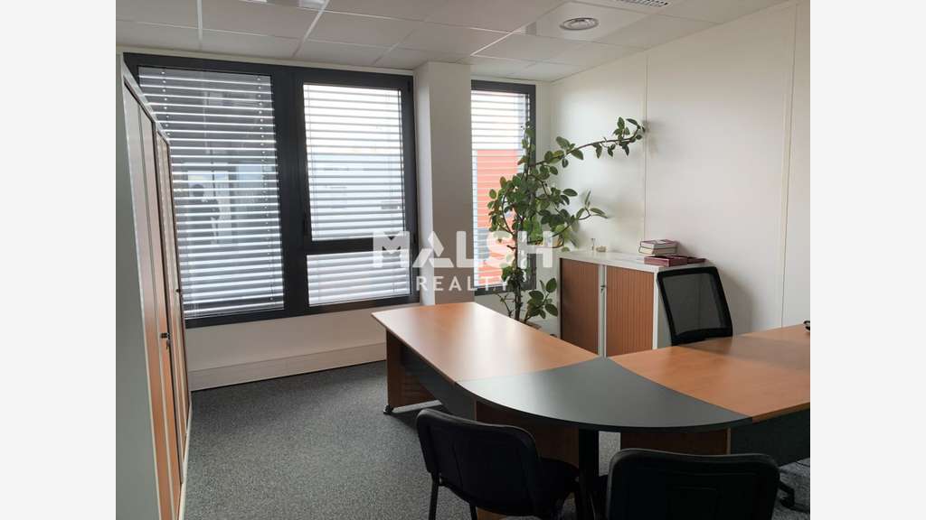 Bureaux à louer et à vendre 340m² à Vaulx-en-Velin