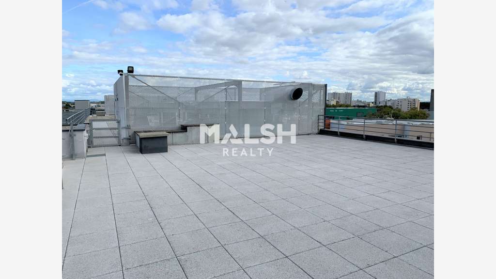 Bureaux à louer et à vendre 340m² à Vaulx-en-Velin