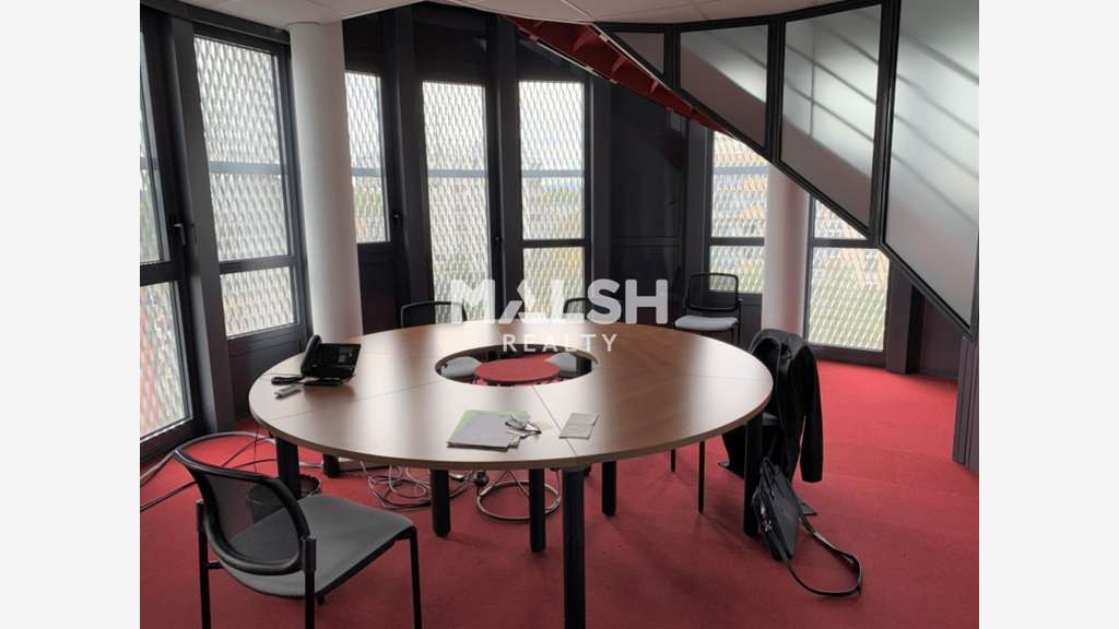 Bureaux à louer et à vendre 340m² à Vaulx-en-Velin