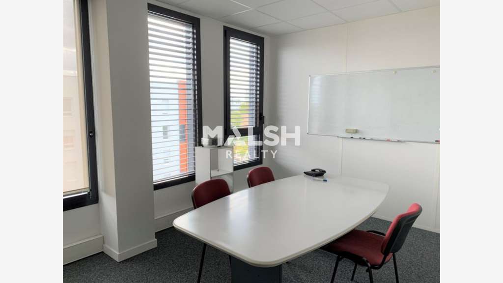 Bureaux à louer et à vendre 340m² à Vaulx-en-Velin