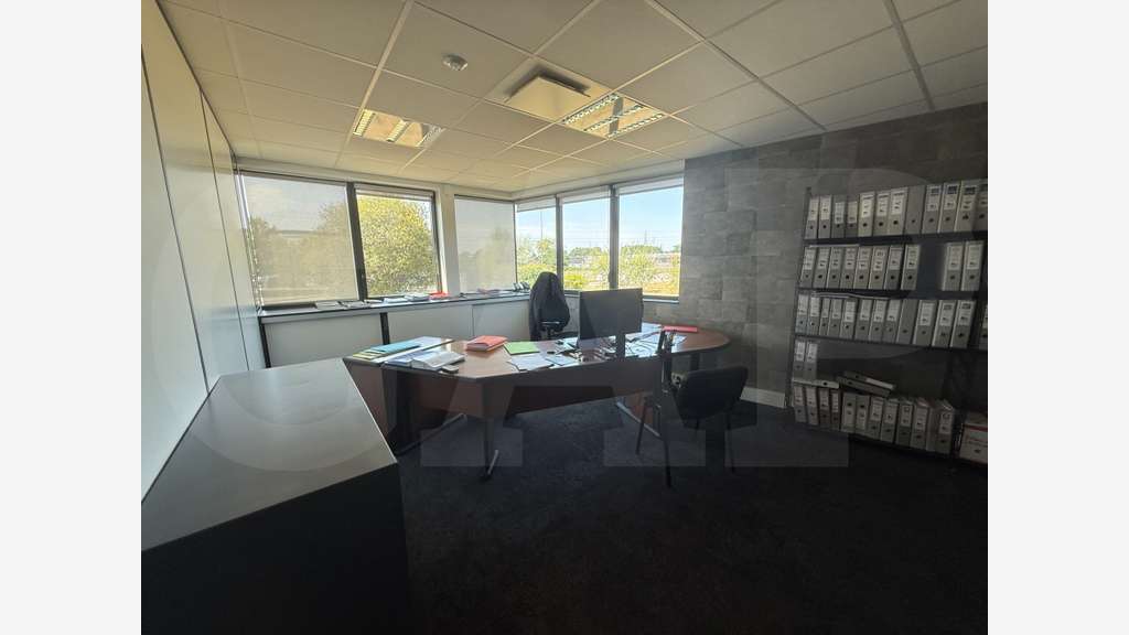 Vente bureau aménagé à Vern Val d'Orson