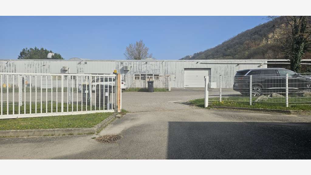 A vendre immeuble + terrain constructible Vienne