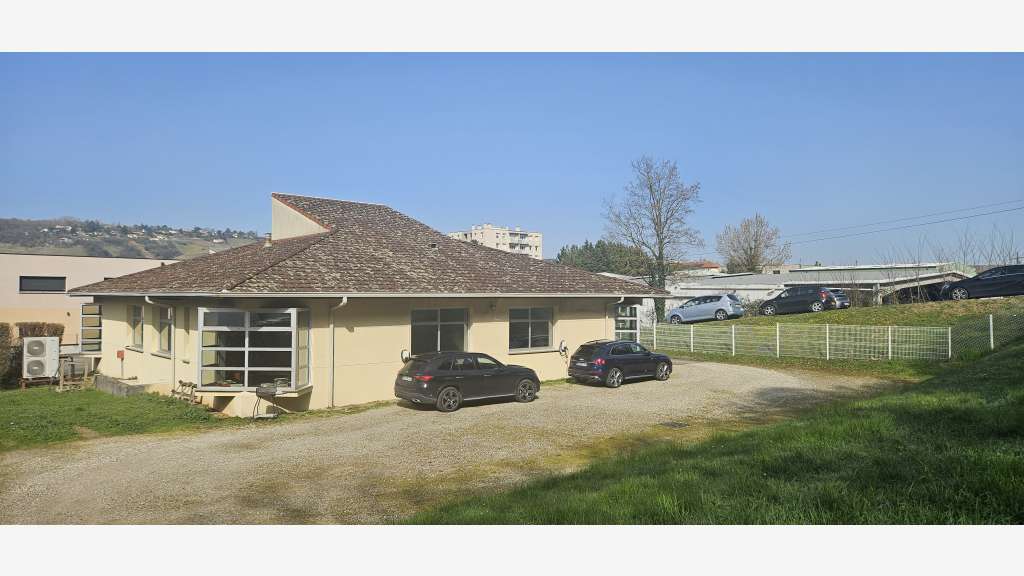 A vendre immeuble + terrain constructible Vienne
