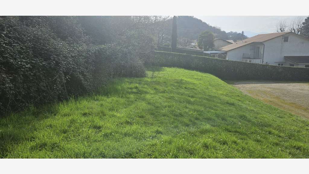 A vendre immeuble + terrain constructible Vienne