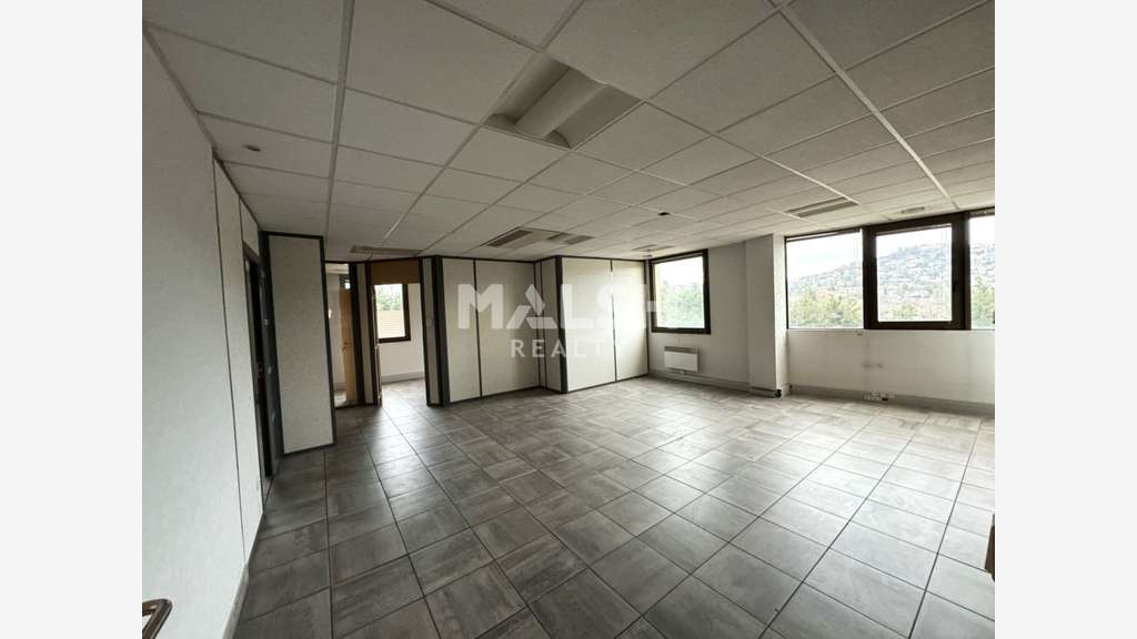 Bureaux dès 222m² à vendre ou à louer à Villars
