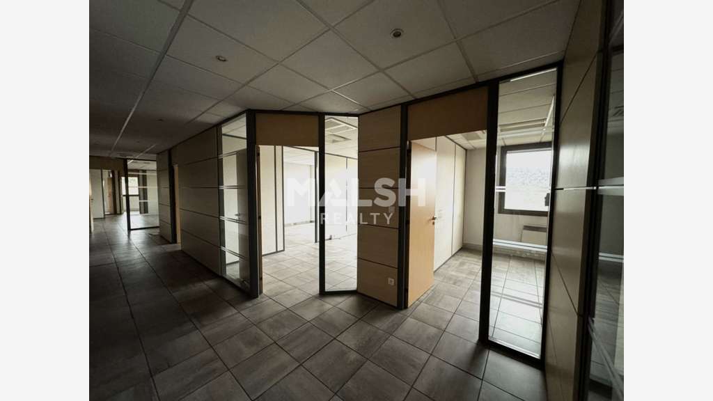 Bureaux dès 222m² à vendre ou à louer à Villars
