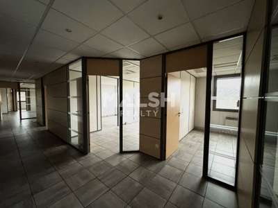 Bureaux dès 222m² à vendre ou à louer à Villars