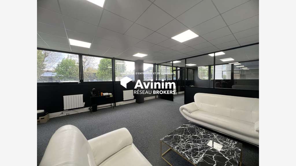 Vente bureau rénové 240m² R+2 ZA Courtaboeuf