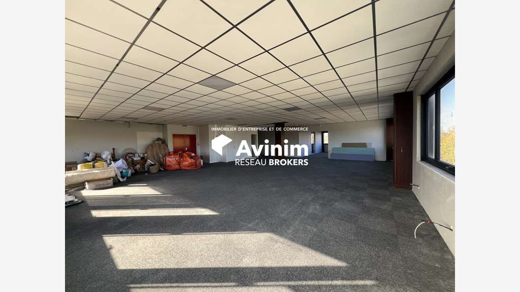 Vente bureau rénové 240m² R+2 ZA Courtaboeuf