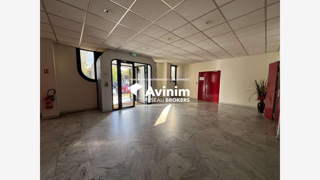 Vente bureau rénové 240m² R+2 ZA Courtaboeuf