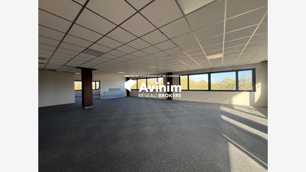 Vente bureau rénové 240m² R+2 ZA Courtaboeuf