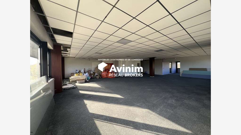Vente bureau rénové 240m² R+2 ZA Courtaboeuf