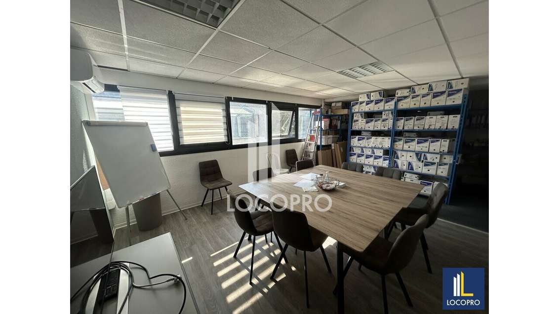 Bureaux à vendre 180m² R+2 à Villeneuve-Loubet RN7