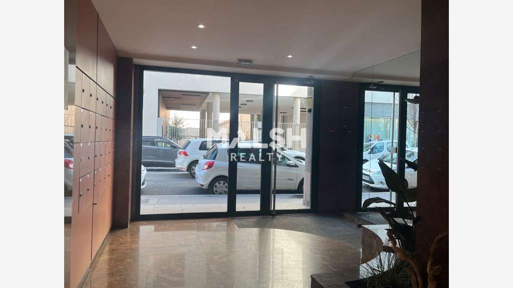 Bureaux RDC 123m² divisibles à Villeurbanne Zola