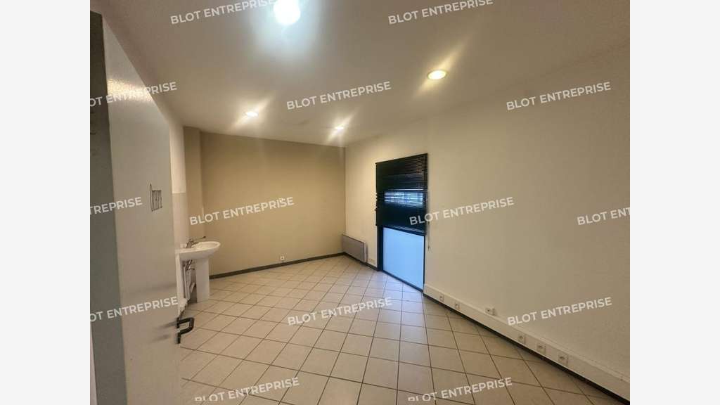 À vendre plateau de bureaux 109m² à Vitré centre