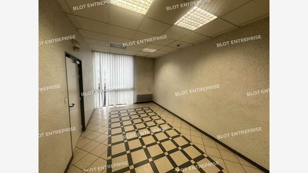 À vendre plateau de bureaux 109m² à Vitré centre