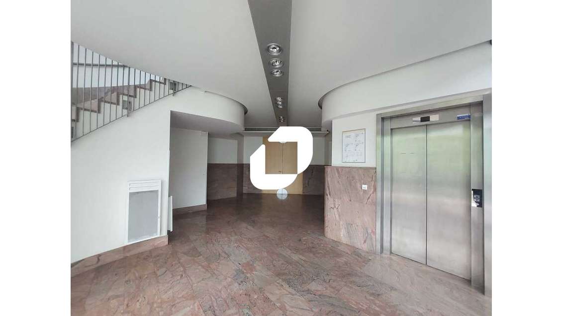 Vente Bureaux 2425m² Voisins le bretonneux