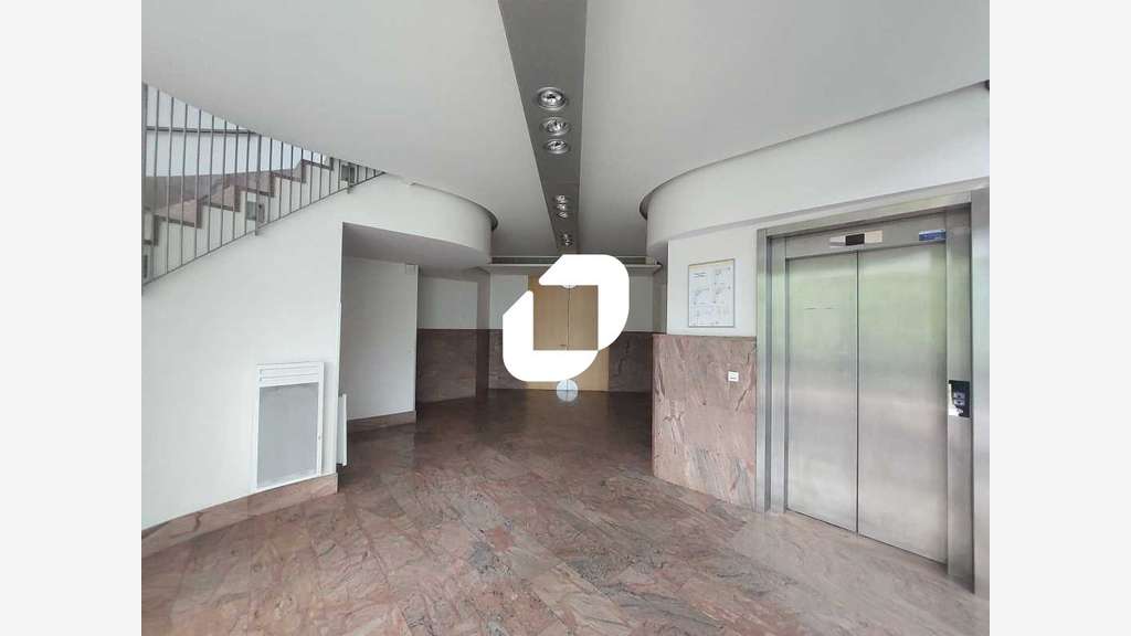 Vente Bureaux 2425m² Voisins le bretonneux