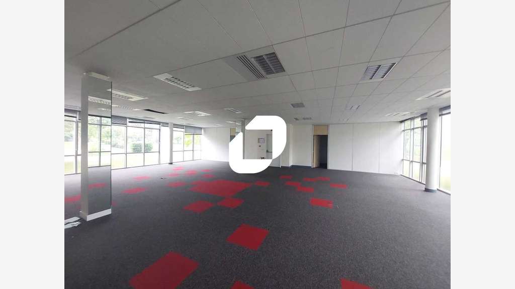 Vente Bureaux 2425m² Voisins le bretonneux